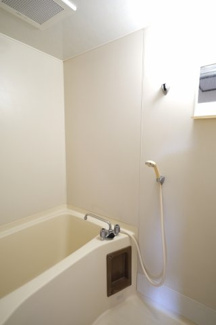 【浴室】 | ファミーユ長谷川 | 同タイプの別室画像です　現況優先でご了承ください