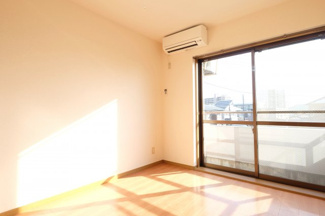 【居間・リビング】 | サンコート緑 | 同タイプ・別室となります。現況優先と致します。