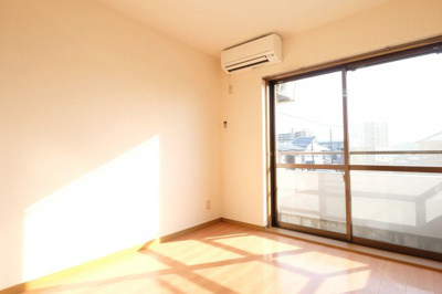 【居間・リビング】 | サンコート緑 | 同タイプ・別室となります。現況優先と致します。