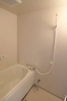 【浴室】 | アシュール・レイ | ※同タイプ別室の画像です　現況優先でご了承ください