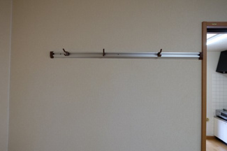 【設備】 | 穴川ハウス | ハンガーフックが付いています