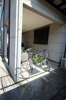 【その他共用部分】 | 穴川ハウス | 駐輪場は屋根が架かっています