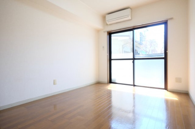 【居間・リビング】 | ミラ轟 | 同タイプ・別室となります。現況優先と致します。