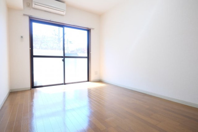 【居間・リビング】 | ミラ轟 | 同タイプ・別室となります。現況優先と致します。