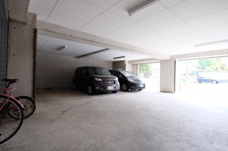 【駐車場】