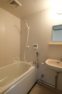 【浴室】 | ロイヤルハイツ斉藤 | 同タイプ別室の画像です　現況優先でご了承ください