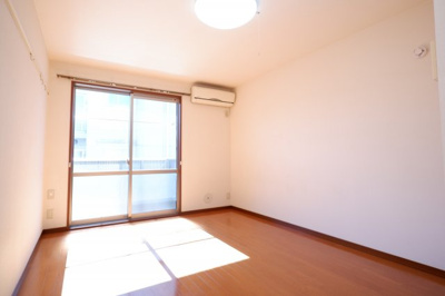 【居間・リビング】 | フォルモーザ轟 | 陽当たり良好です