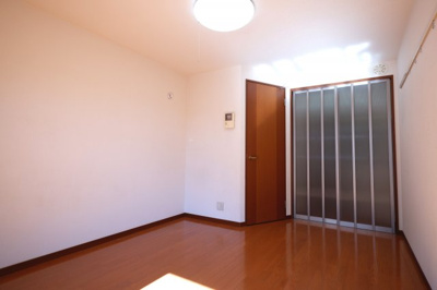 【洋室】 | フォルモーザ轟 | キッチンとはスライディングスクリーンで仕切られます