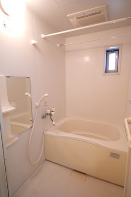 【浴室】 | フォルモーザ轟 | 浴室乾燥機のあるバスルームです