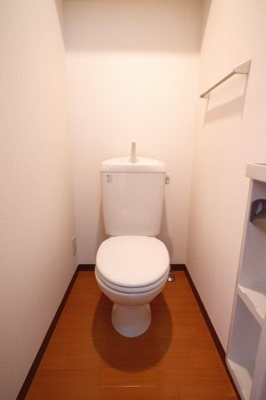 【トイレ】 | フォルモーザ轟 | 棚もあるのでトイレットペーパーのストックができます