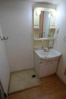 【独立洗面台】 | ミラ穴川 | ご入居中のため同タイプ別室画像です　現況優先でご了承ください