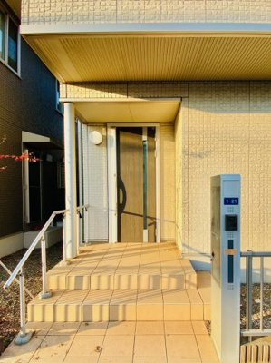 【エントランス】 | リージェント・ハウスＢ棟 | ドアはワンキーツ―ロックのプッシュプルハンドルです