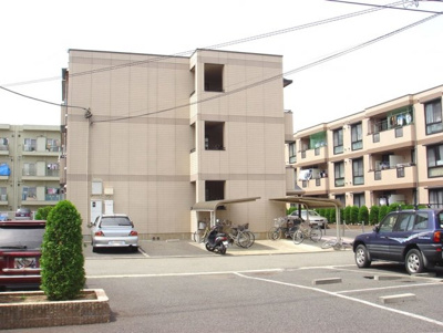 【駐車場】 | オーソネタウンハウス伍番館 | 敷地内の無料駐車場1台付きです☆荷物がかさばりがちなお買物にも、車があると便利ですよね！