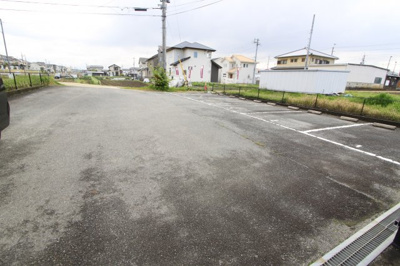【駐車場】 | グランドゥールⅠ | 駐車場に車を止められます