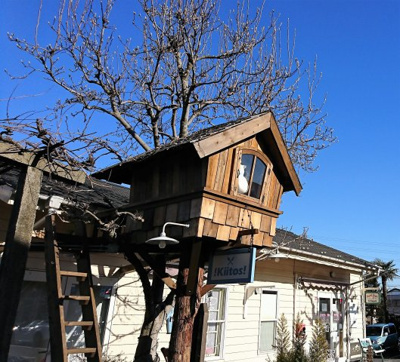 【周辺】 | ＪフラッツＣ | ジョンソンタウン内の至る所にさりげないオブジェが飾られています。/ＪフラッツＣ