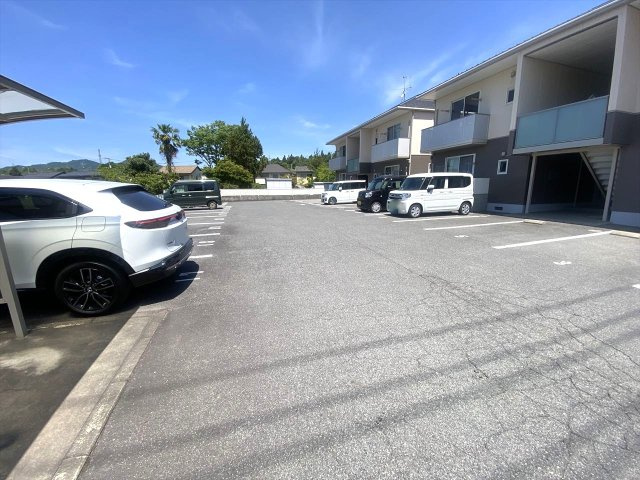 シャーメゾン高屋　Aの駐車場