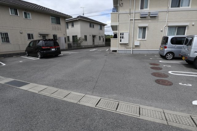 Azazelの駐車場