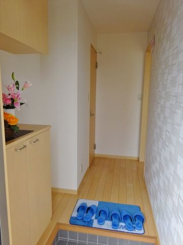 サニーハイツ勝谷の玄関