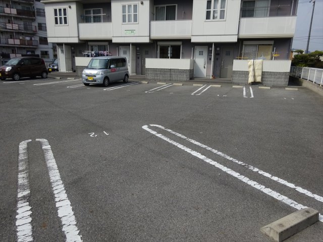 サニーハイツ勝谷の駐車場