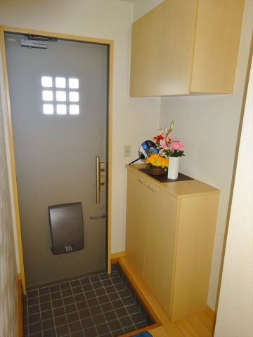 サニーハイツ勝谷の玄関