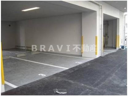 アドバンス大阪城ラディア　BRAVI不動産の駐車場|【アドバンス大阪城ラディア】駐車場があるので、車を買う予定の方も安心です