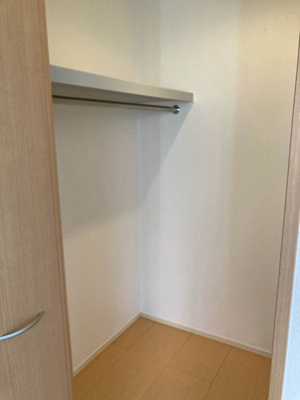 【収納】 | ソルテア日吉 | 洋室3帖のお部屋にあるウォークインクローゼットです♪たっぷり収納できてお洋服や荷物が多くてもお部屋すっきり☆