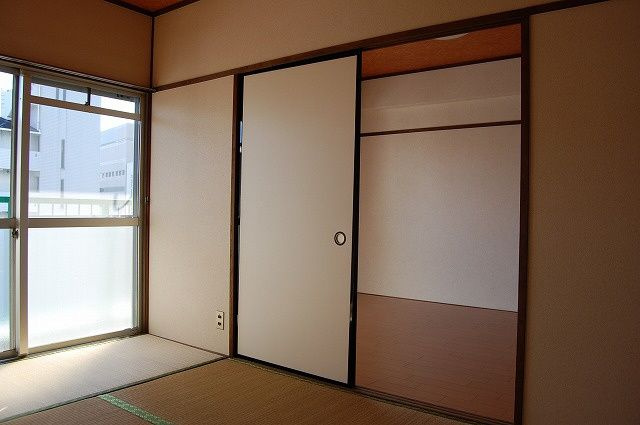 【居間・リビング】 | 向陽ビル