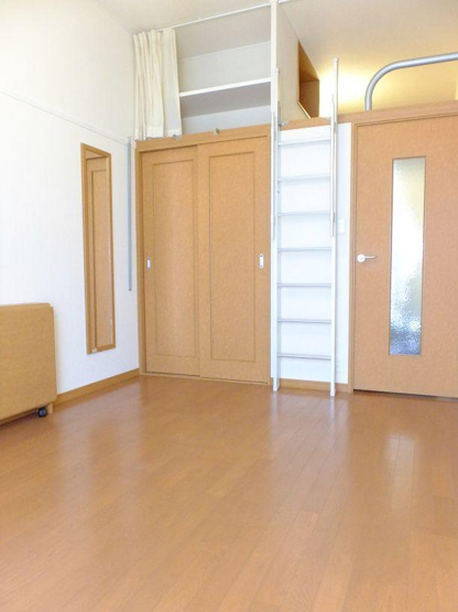 【居間・リビング】 | アイビー | 同タイプ：ロフトのお部屋なので天井が高くて開放的