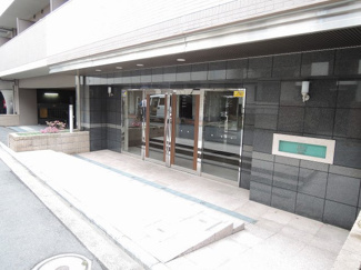 【エントランス】 | 横浜市営地下鉄ブルーライン「蒔田」駅徒歩6分、「吉野町」駅徒歩7分と2駅利用可能な好立地！