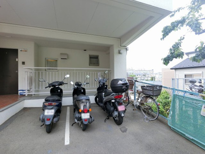 【その他共用部分】 | テラスハウス横浜 | バイク置場