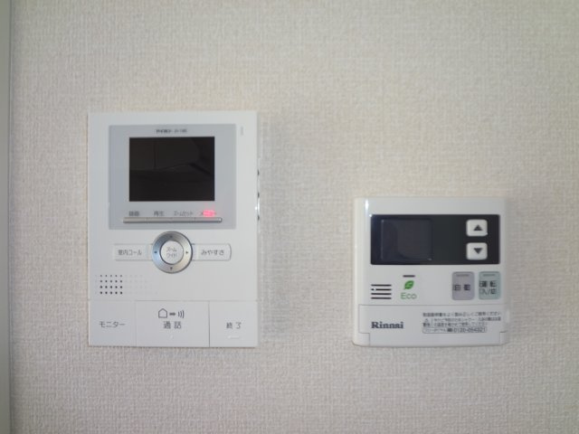 ルミエールA棟の設備|給湯パネル、モニタ付インターホン