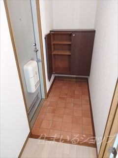 広島市安佐北区落合２丁目のアパートの玄関