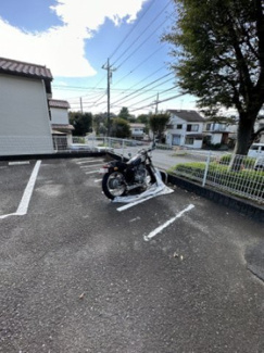 【その他共用部分】 | 敷地内にバイク置き場を完備しています☆大型バイクも相談可能！バイクをお持ちの方にオススメです♪
