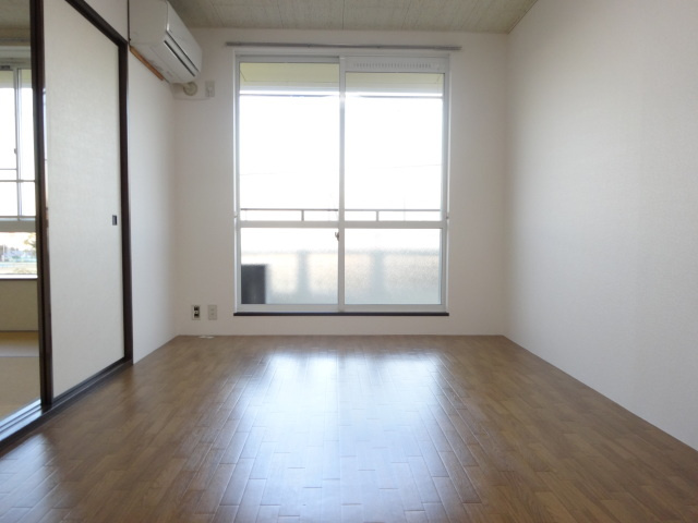 ハイツエンデバーIの居間・リビング