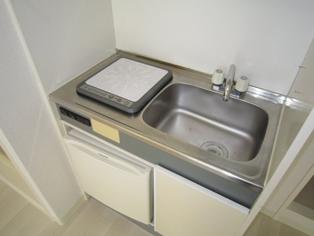 【キッチン】 | 石原ビル | コンパクトなキッチンで掃除もラクラク