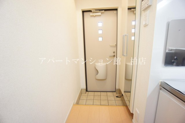 ソイビーンズ　ウッドの玄関