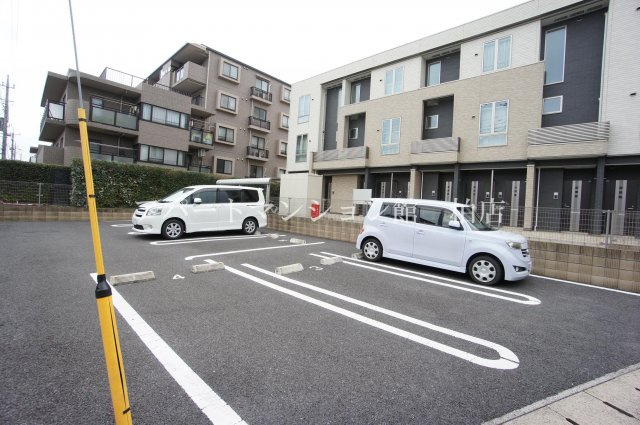 ソイビーンズ　ウッドの駐車場