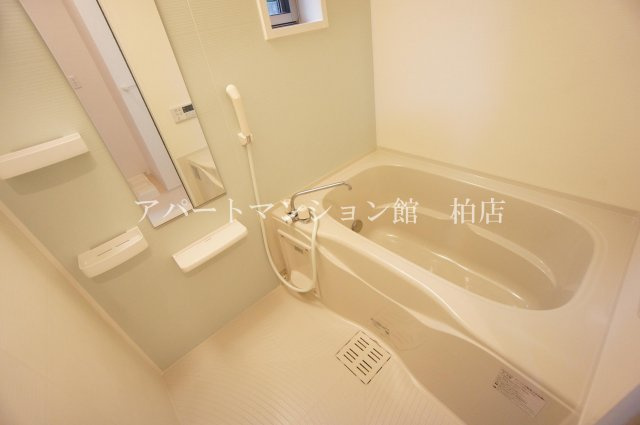 ソイビーンズ　ウッドの浴室