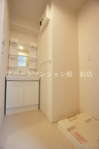 ソイビーンズ　ウッドの洗面所