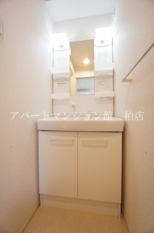 ソイビーンズ　ウッドの独立洗面台