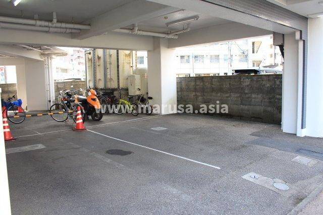 シーラカンスKANDY（マンスリー）の駐車場