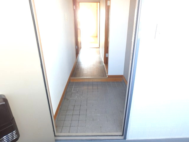 マンションニイミの玄関