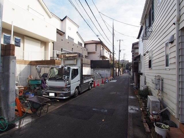 保土ヶ谷区仏向西全２棟　新築戸建の前面道路含む現地写真|相鉄線「上星川」駅より徒歩圏内です