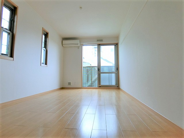 エルメゾン西立川の居間・リビング