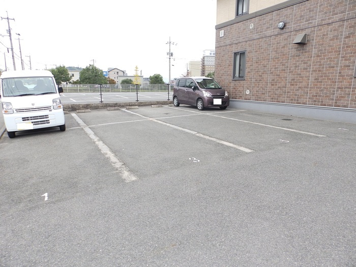 ウィステリアウィルモア　Ⅱ棟の駐車場