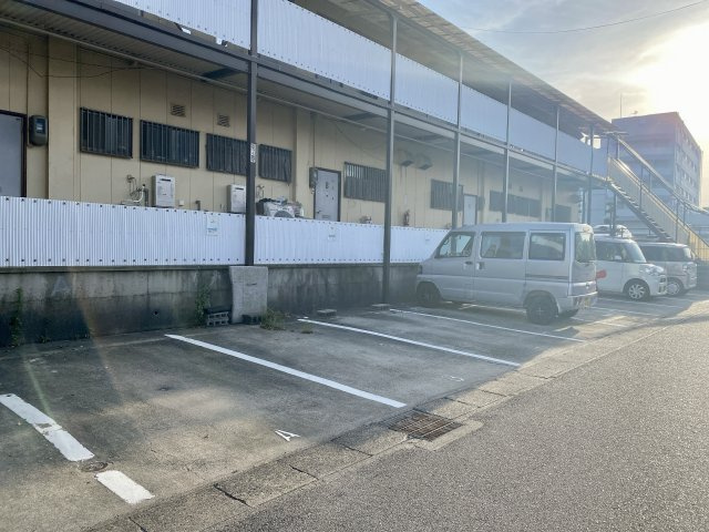 青山コーポの駐車場