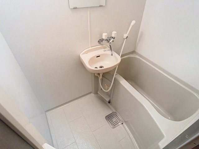 半田コーポの浴室