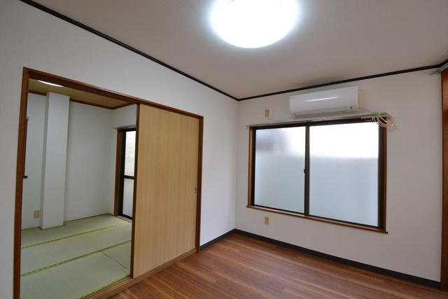 メゾン松の洋室