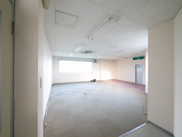 大和紀寺ビル2号館の内装|事務所仕様の内装です。