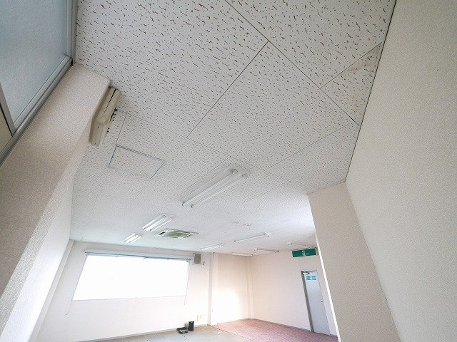 大和紀寺ビル2号館の内装|事務所仕様の内装です。
